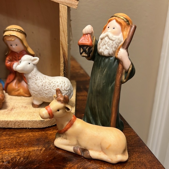 Vintage Nativity Set ~ Home For The Holidays - Picture 8 of 17